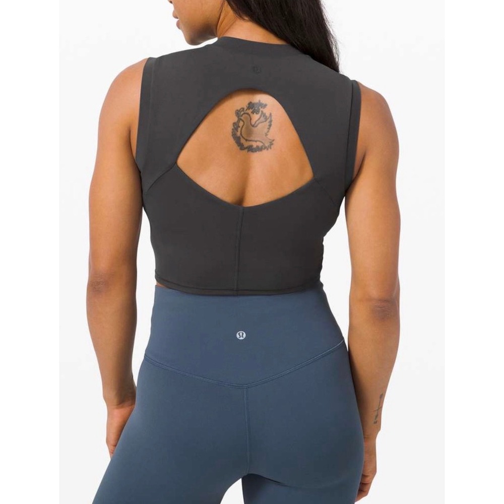 Lululemon Sweat Intention Graphite Grey Tank Crop Bra Athleisure Hiking Yoga 6